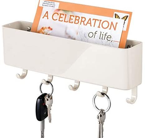 mDesign praktische Briefablage für Flur und Küche – kompaktes Schlüsselboard mit Fach für Post und 5 Haken – wandmontiertes Schlüsselbrett aus Kunststoff – Cremefarben