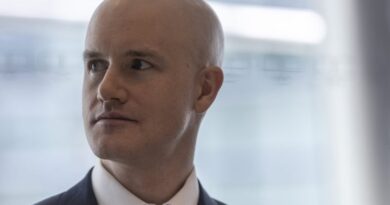 Coinbase-Overwhelmed-By-a-‘Million-Tokens-a-Week-CEO-Says.jpg