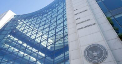 Former-SEC-Chief-Talks-Dismantling-of-Crypto-Enforcement-‘Cest-La.jpg