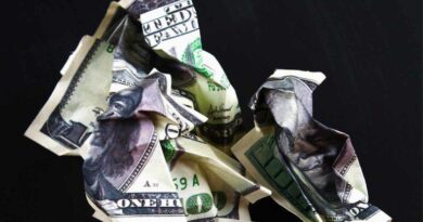 US-Dollar-Faces-Test-as-Economist-Sees-Yuan-Rupee-Ruble.jpg