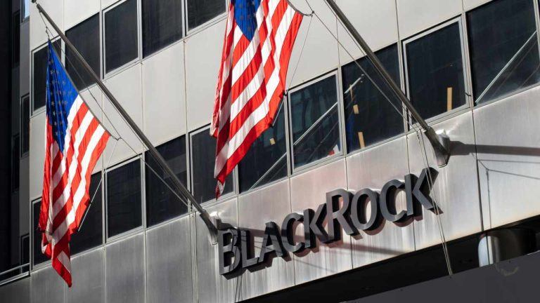 Blackrock Bitcoin ETF Titan Dethrones Its 4B S&P 500 Fund in Fee Revenue