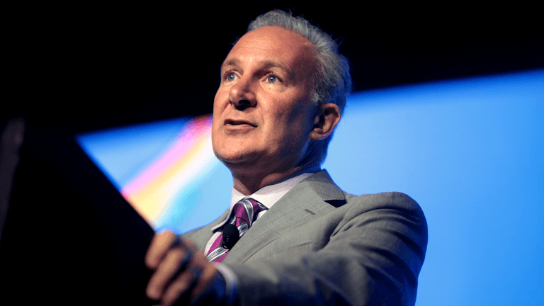 Peter Schiff Sounds the Alarm: Bitcoin’s Rise Is a ‘Distraction’ From Silver’s Big Moment