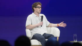 Top Western firms switching to Chinese AI – WSJ — RT World News