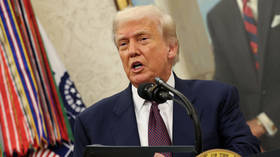 Trump demands ‘conflicted’ Intel CEO resign — RT World News