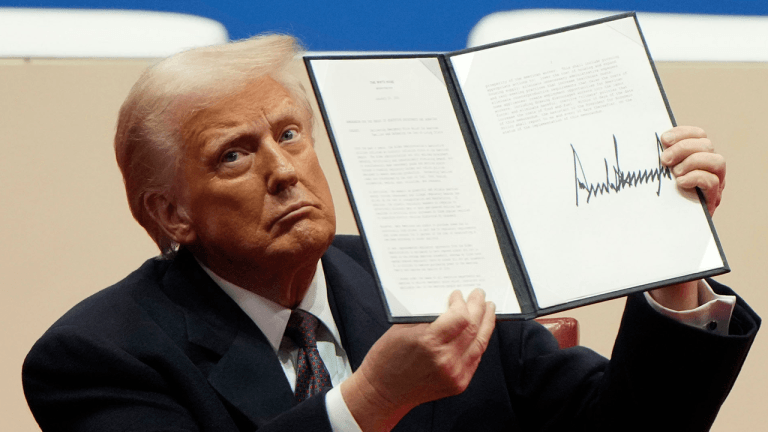 Trump Bans Debanking, Citing ‘Digital Asset Industry’ Targeting