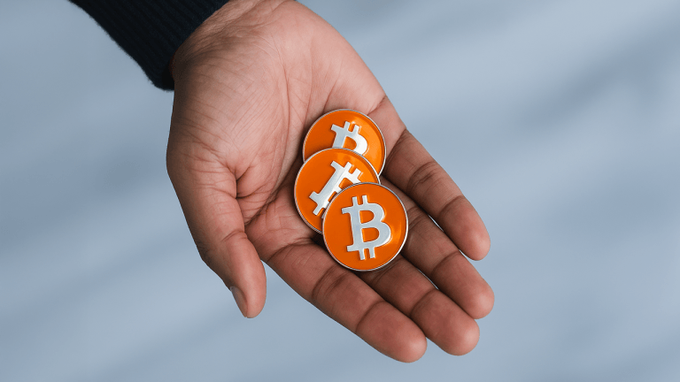 Bitcoin Range Tight as Derivatives Build: 0K to 0K Calls Anchor Q4